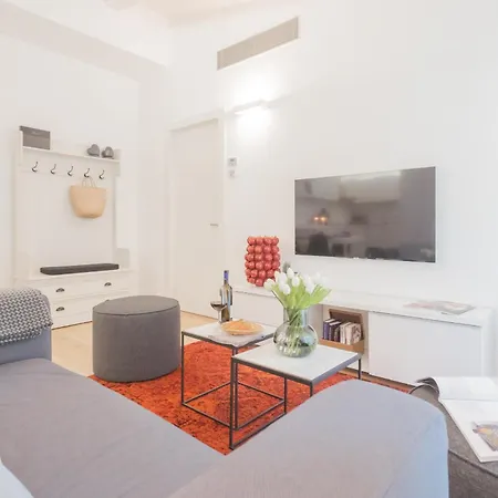 Apartment Palazzo Tatti By Rent